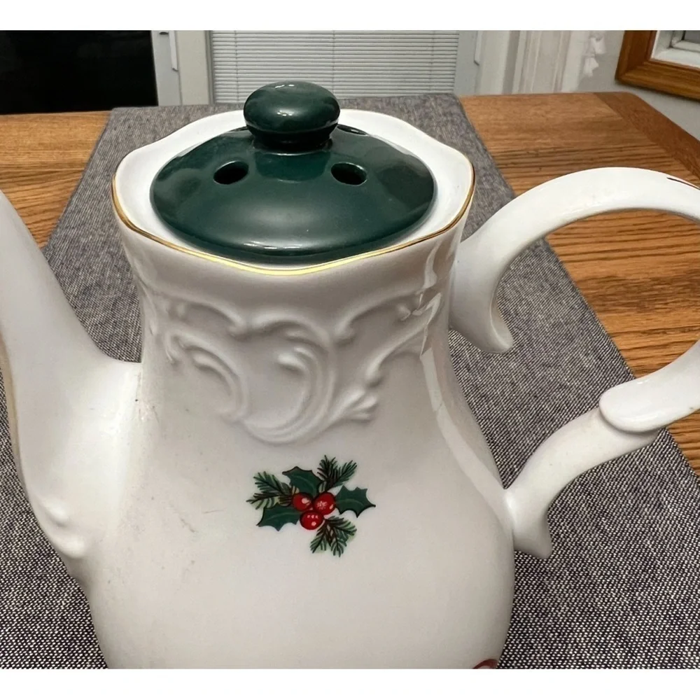 Menuet Poland Royal Vienna Coffee Pot